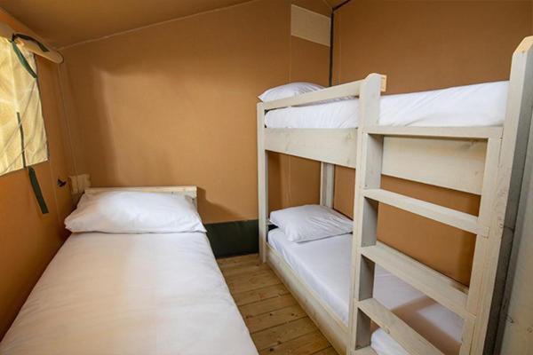 Camping Chateau De Galaure Chateauneuf-de-Galaure ภายนอก รูปภาพ