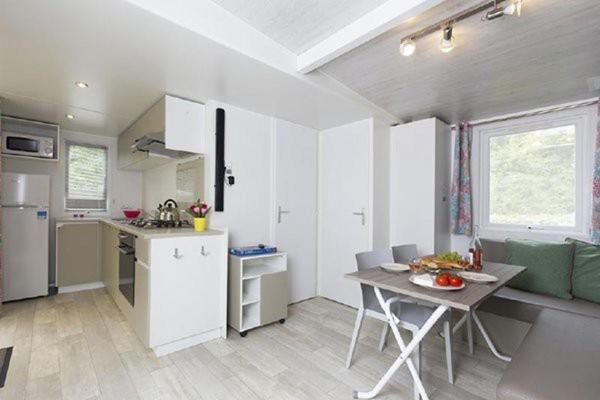 Camping Chateau De Galaure Chateauneuf-de-Galaure ภายนอก รูปภาพ