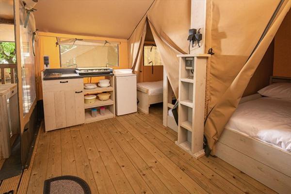 Camping Chateau De Galaure Chateauneuf-de-Galaure ภายนอก รูปภาพ