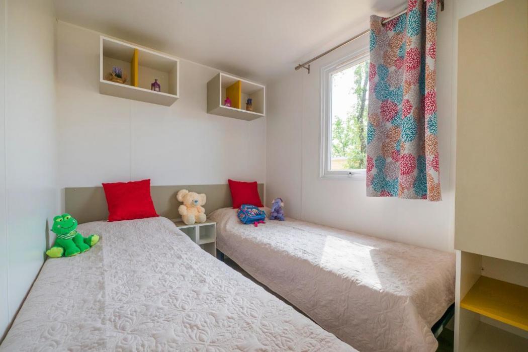 Camping Chateau De Galaure Chateauneuf-de-Galaure ภายนอก รูปภาพ