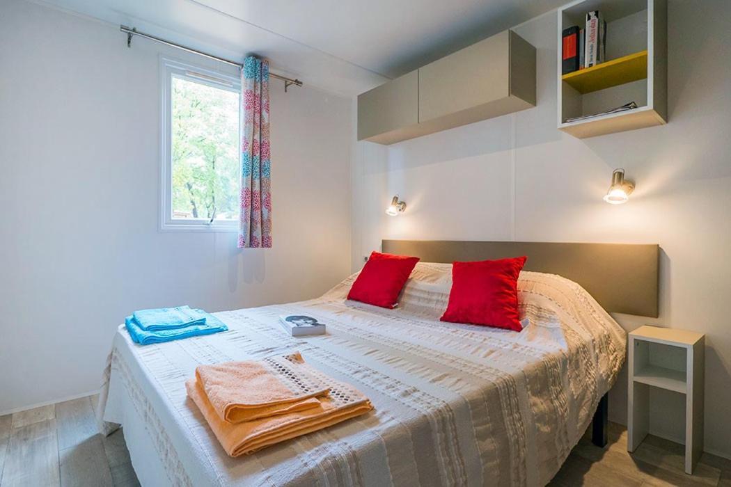 Camping Chateau De Galaure Chateauneuf-de-Galaure ภายนอก รูปภาพ