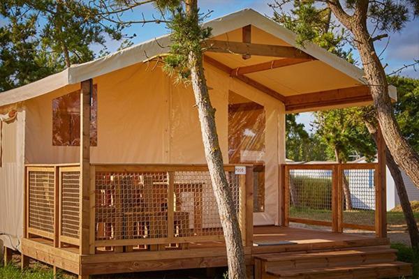 Camping Chateau De Galaure Chateauneuf-de-Galaure ภายนอก รูปภาพ