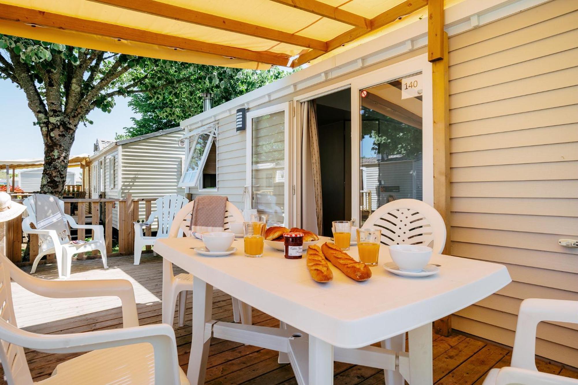Camping Chateau De Galaure Chateauneuf-de-Galaure ภายนอก รูปภาพ
