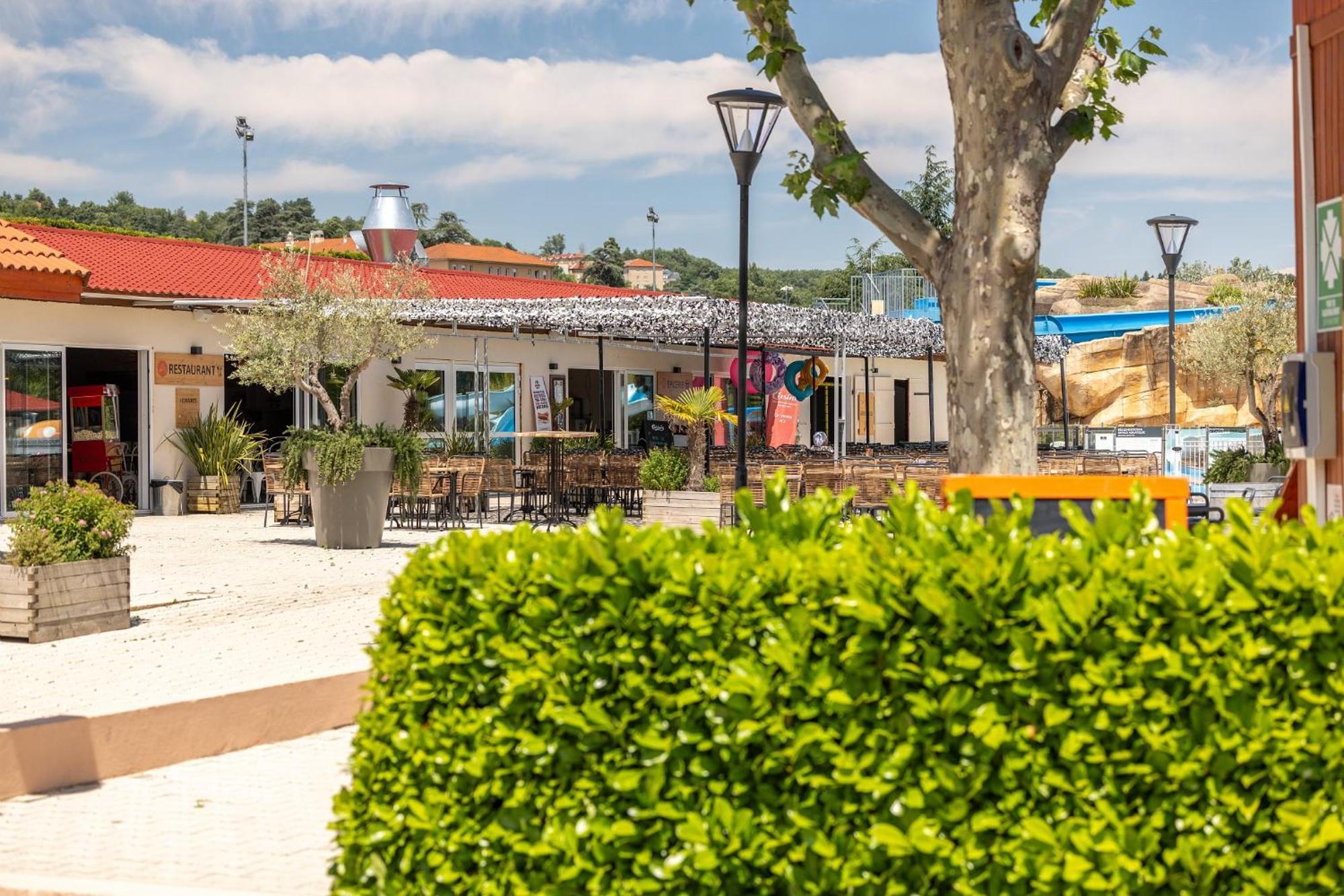 Camping Chateau De Galaure Chateauneuf-de-Galaure ภายนอก รูปภาพ