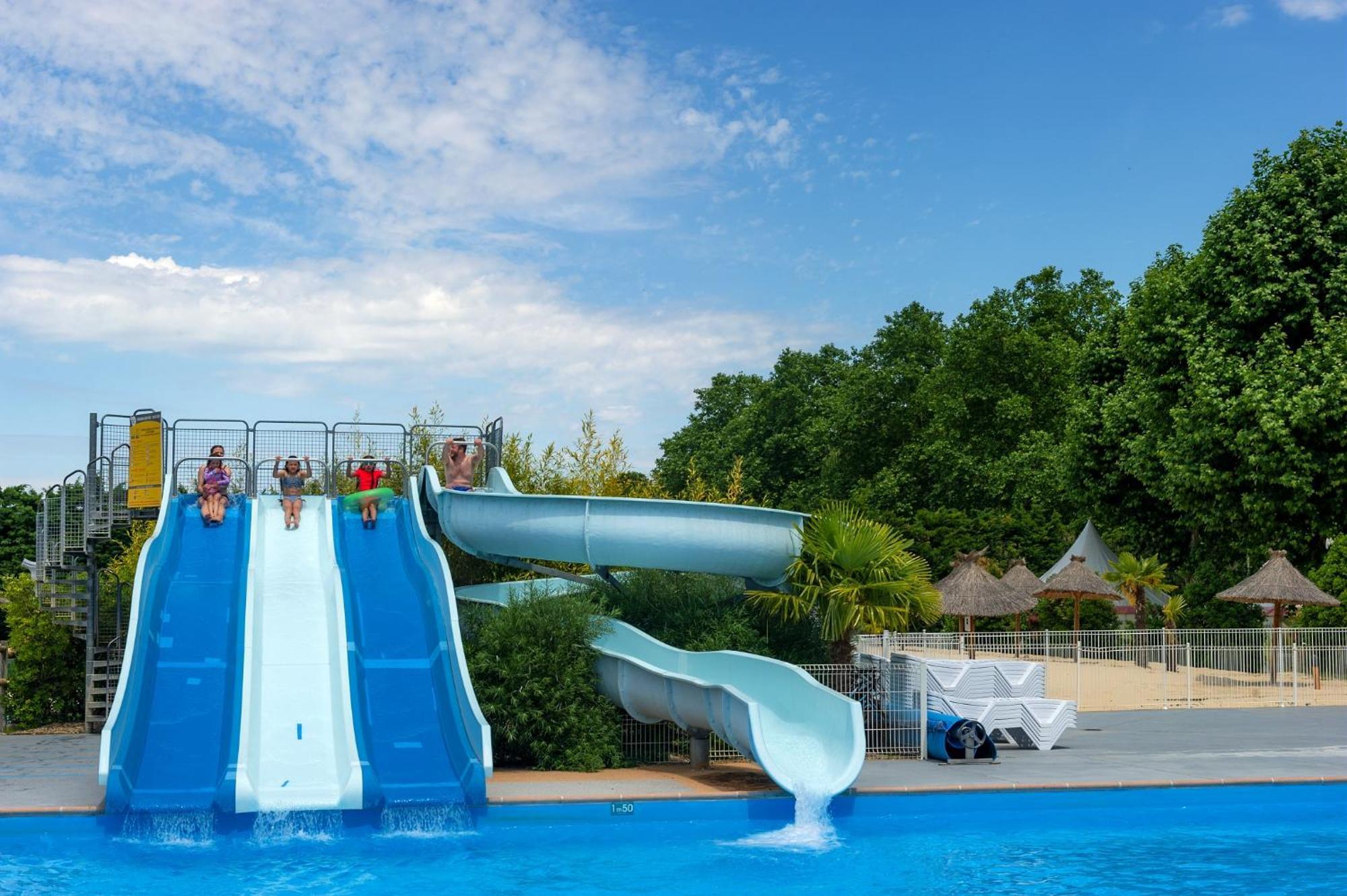 Camping Chateau De Galaure Chateauneuf-de-Galaure ภายนอก รูปภาพ